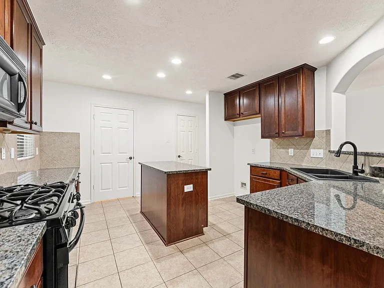 24226 Pine Canyon Fls — Photo 7
