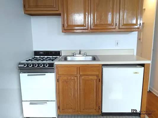 Rented by Batra Group Inc | media 39