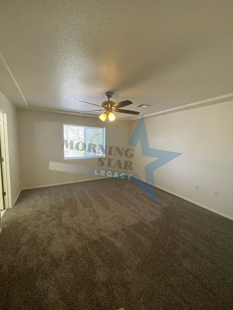 726 Hellenic — Photo 2