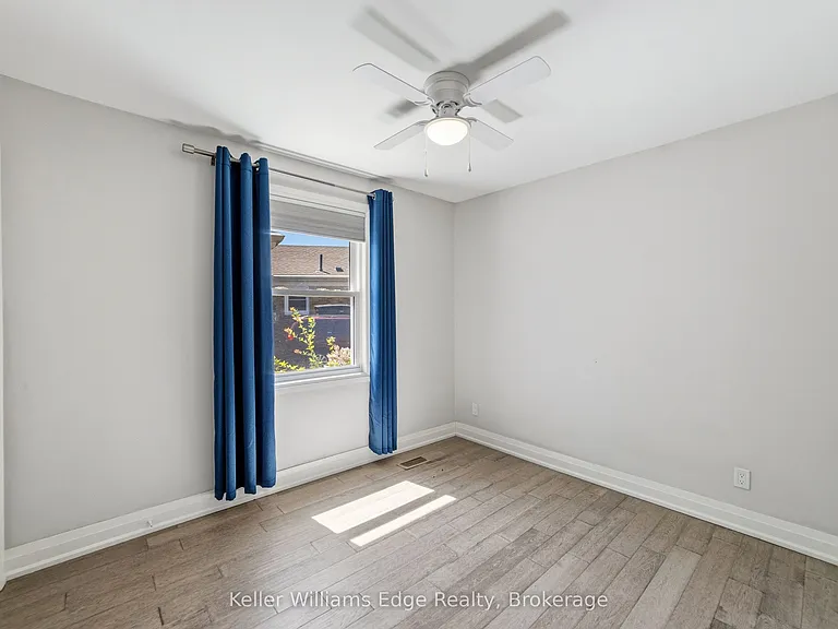 2300 Wagner Cres #UPPER — Photo 15