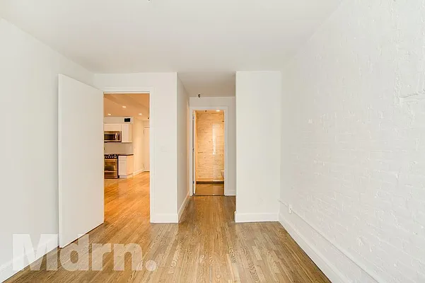 Rented by Mdrn Residential | media 7