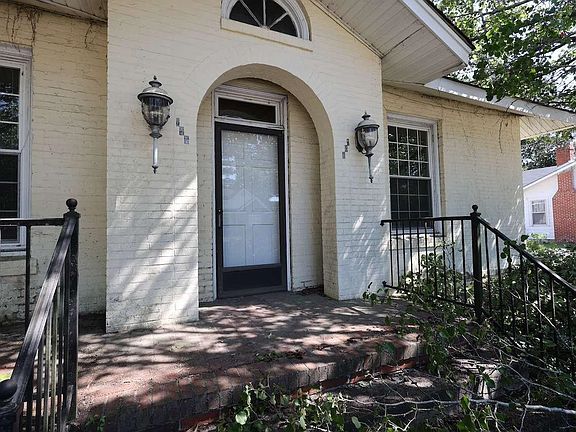 3rd image of 108 W Smith St.