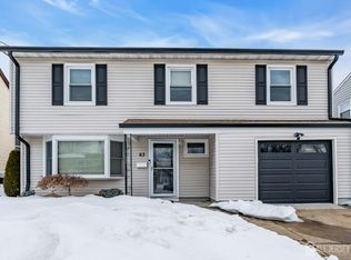 63 Daniel St, Carteret, NJ 07008