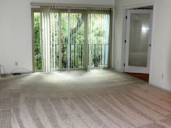 Liv/Dining Rm