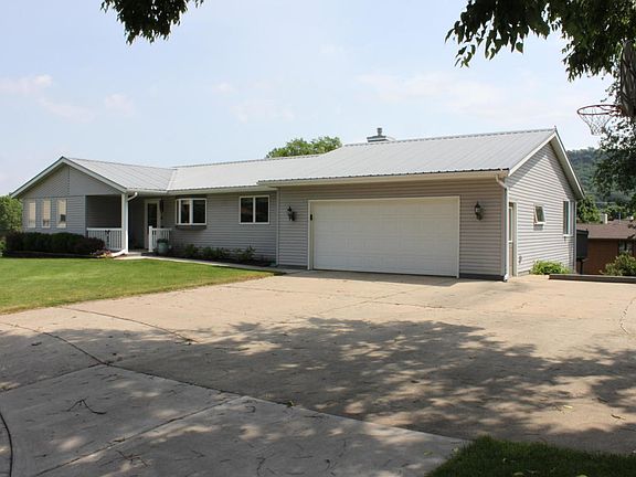3rd image of 1016 Sunrise Ct