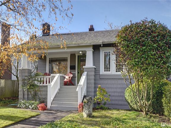Welcome to this well maintained adorable craftsman in an excellent location close to freeways, shopping, schools and Alki beach.