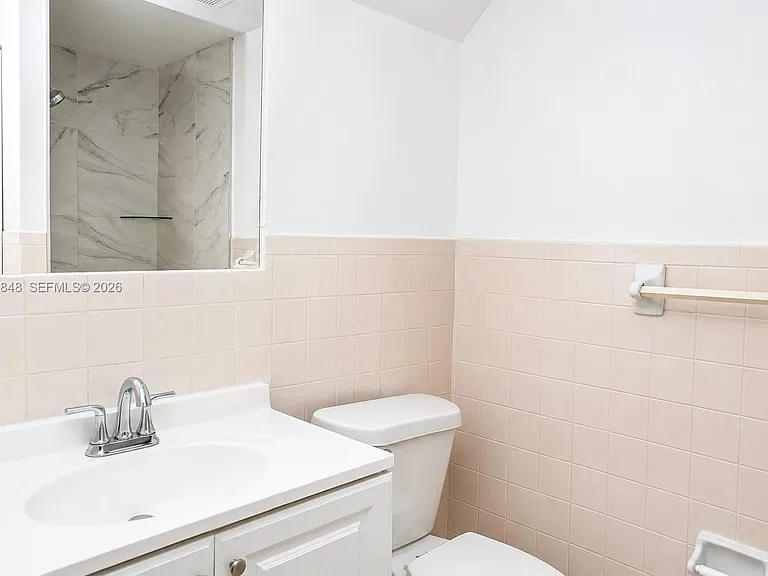 411 SE 10th St #1 — Photo 29