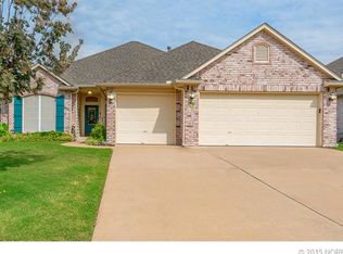 3301 N Battle Creek Dr, Broken Arrow, OK 74012
