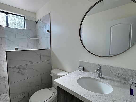 4th image of 1551 N Arrowhead Ave #18