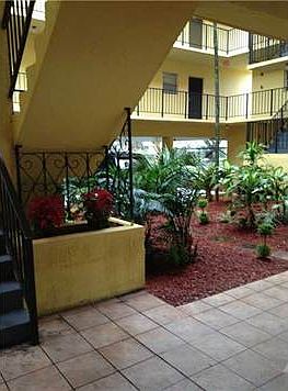 3rd image of 300 NE 125th St APT 408