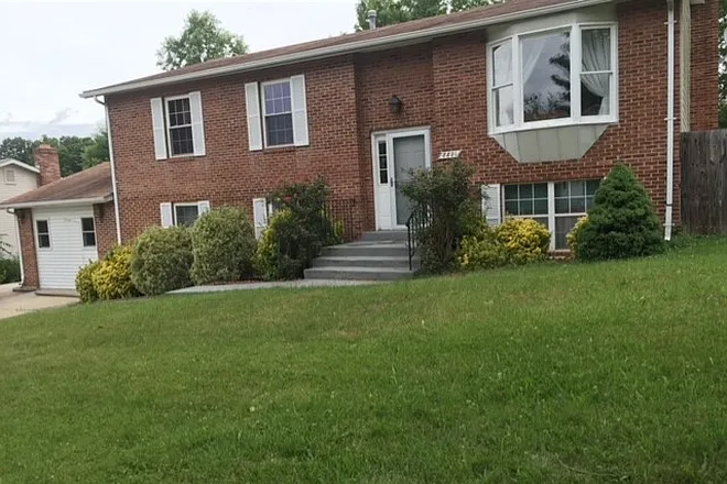 2 bed, 3.5 bath, 3400 sqft, $1,340 — Photo 1