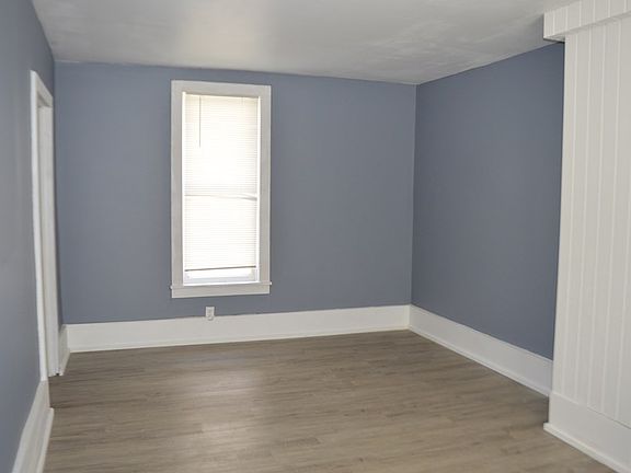5th image of 121 Wiley St