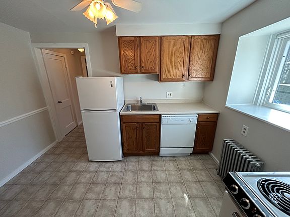 5th image of 228 W 7th Ave #230