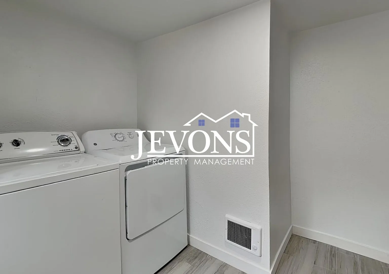 630 N Skyline Dr Tacoma, WA 98406 — Photo 4