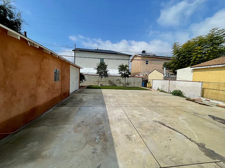 7449 Tujunga Ave — Photo 17
