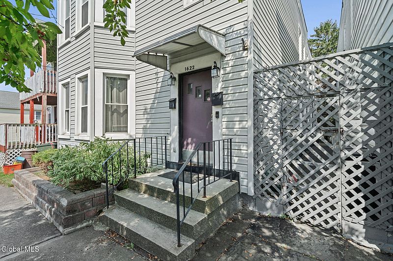 4th image of 1622 6th Avenue
