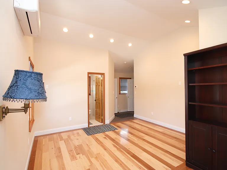 21 Silber Ave — Photo 15