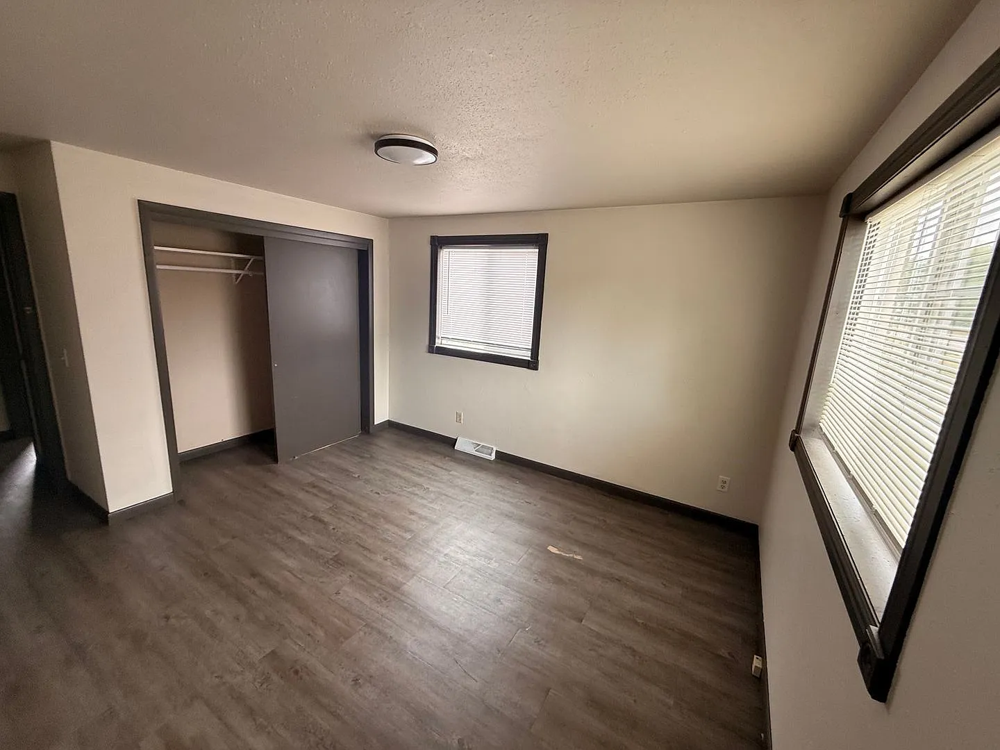 1820 Oak St. — Photo 4