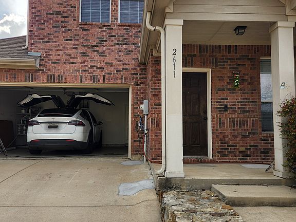 4th image of 2611 Blackstone Dr