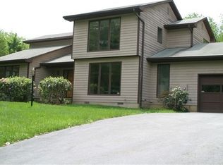 11109 Farm Rd, Great Falls, VA 22066