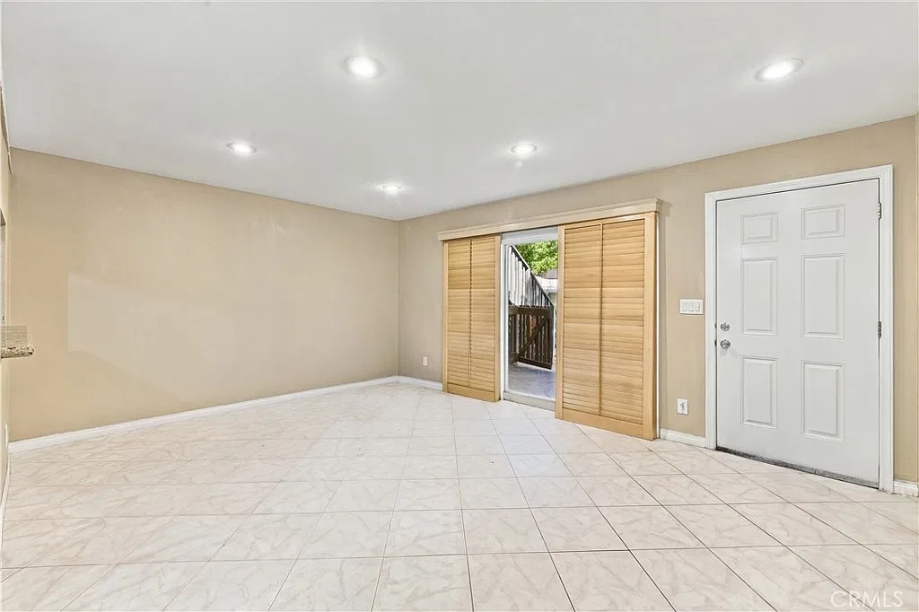 2 bed, 796 sqft, $2,750 — Photo 2