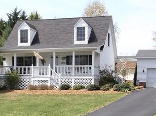 115 E Spencer Rd, Hurt, VA 24563