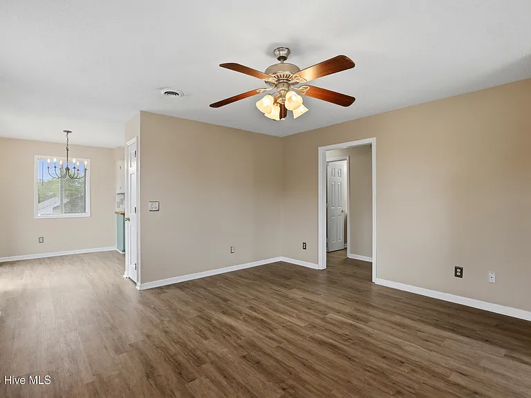 1299 Wellington Ave — Photo 5