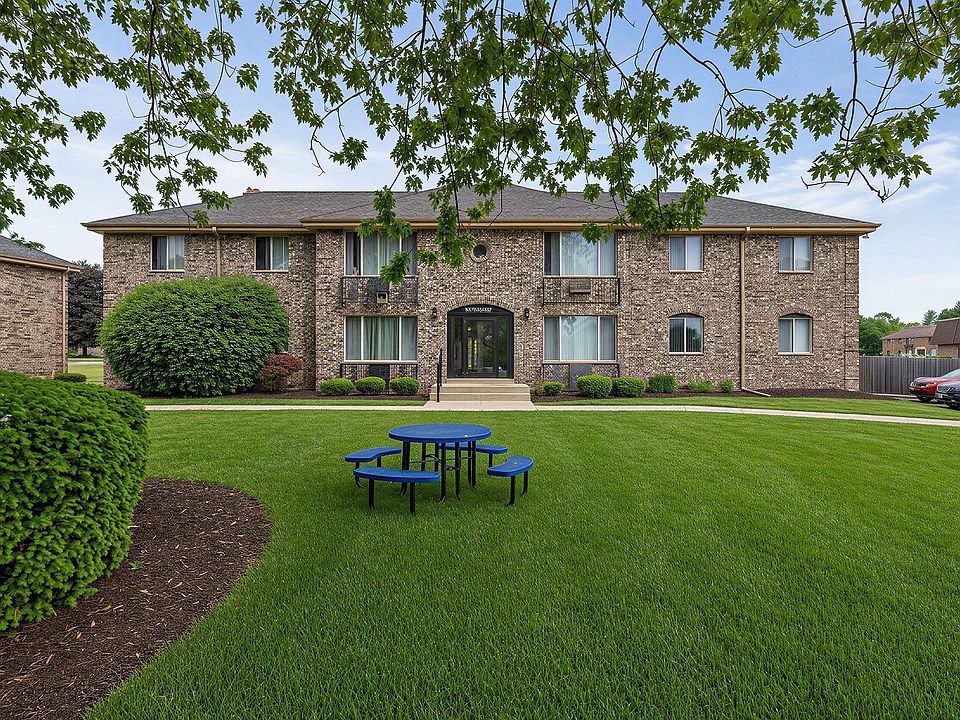 Stone Point Exterior | Apartments