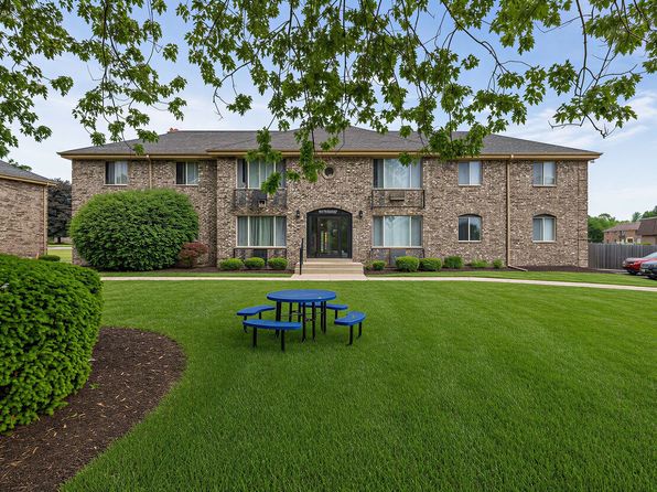 W180N8526 Town Hall Rd #2-8606