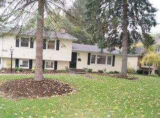910 Rose Ln, Naperville, IL