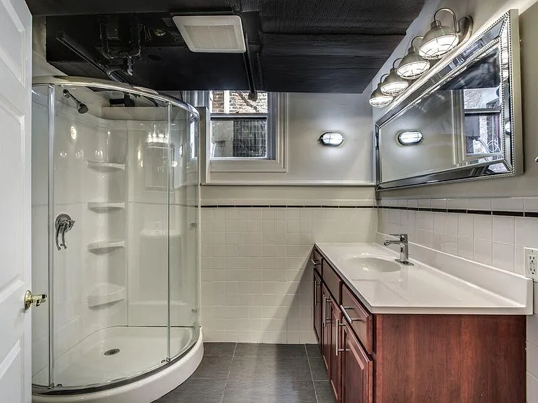 1033 Beacon St #B — Photo 9