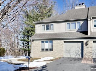 607 Glasmere Rd, Mahwah, NJ 07430