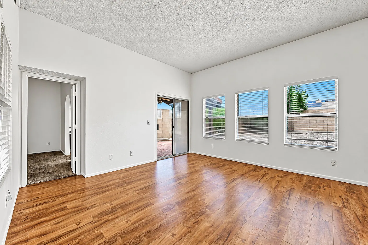 2 bed, 925 sqft, $1,450 — Photo 4