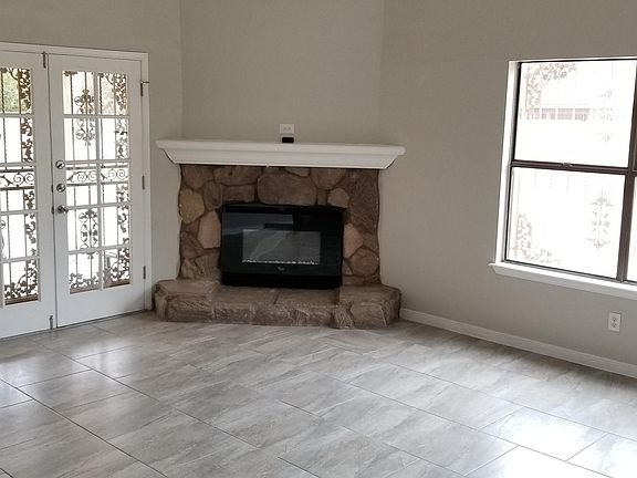 2nd image of 2605 Lake Spier Dr