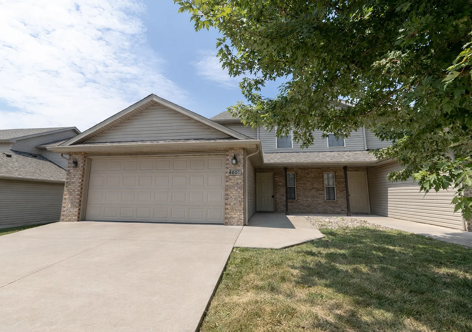 Large duplex in Vanderveen — Photo 1