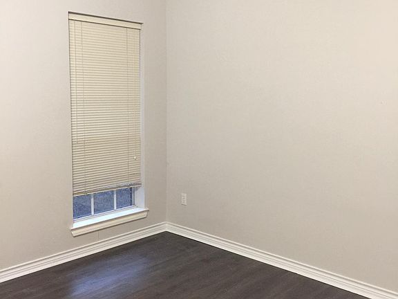 3rd image of 1306 Bayou Woods Dr