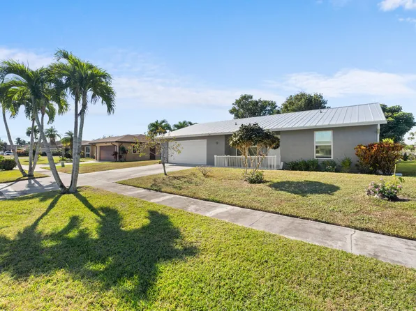 296 Las Palmas Street, Royal Palm Beach, FL 33411