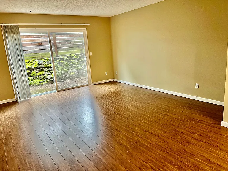 130 SE 30th Pl — Photo 4