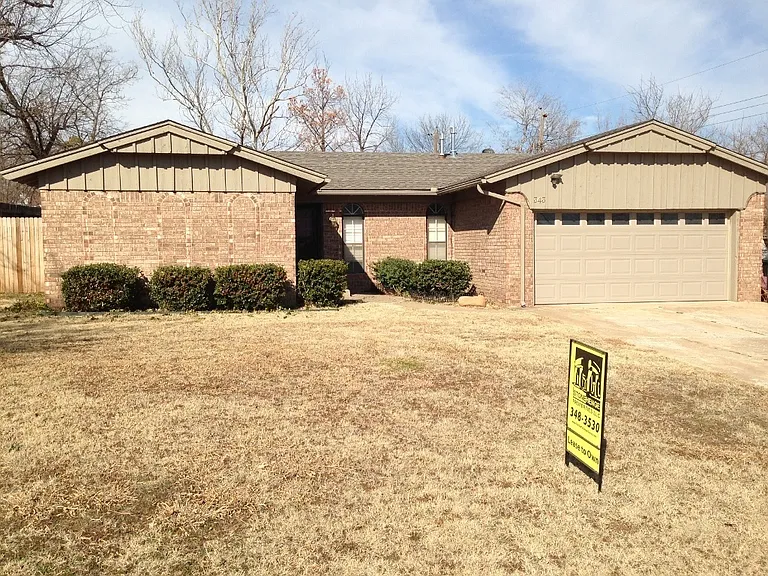 343 Woodcrest Dr — Photo 1