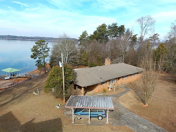 3rd image of 425 Carter Rd