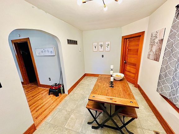 5th image of 214 E Elm St