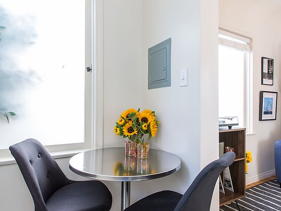 4th image of 1525 Union St #1527