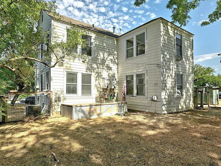 2305 Longview St — Photo 33