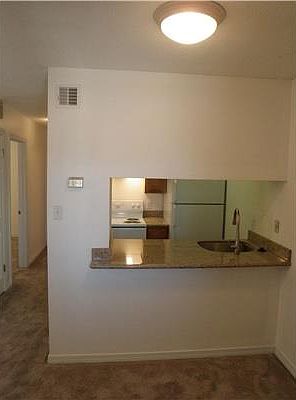 5th image of 2513 Pasadena Ave