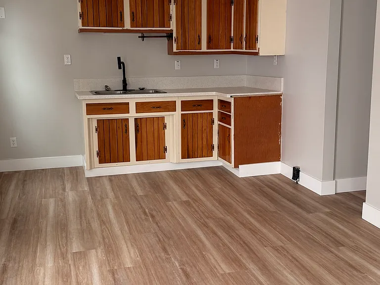 422 Grand Ave — Photo 2