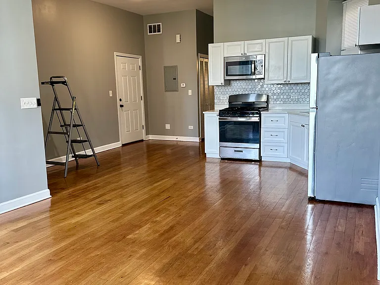 1504 W 18th St #1 — Photo 9