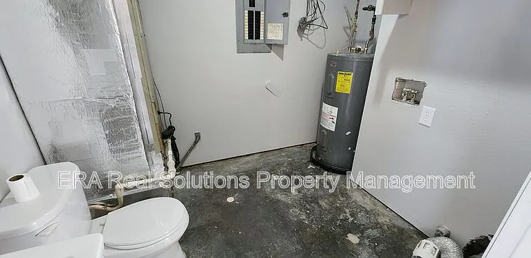 205 1/2 John St #C — Photo 16
