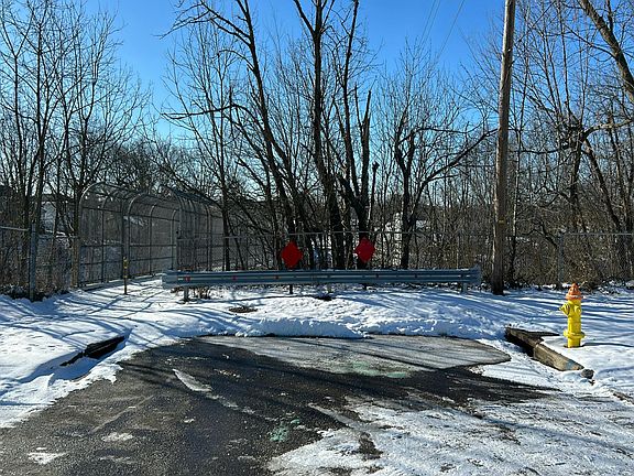4th image of 1004 Chester Ave