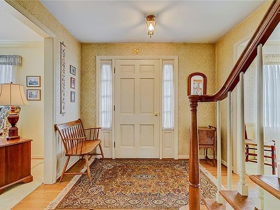 4th image of 6 Wayside Cir