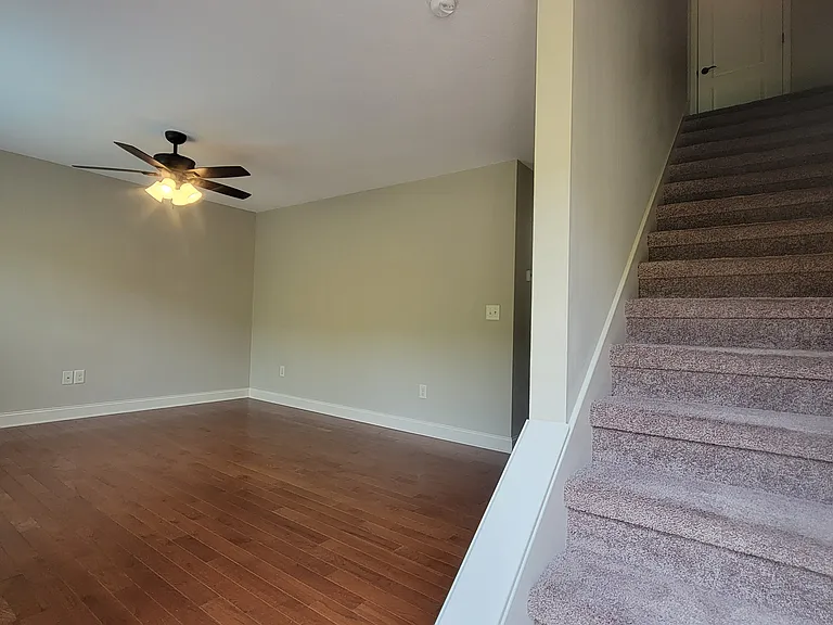 652 Grays Pointe Ct — Photo 3